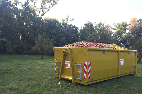 Container mit Äpfeln