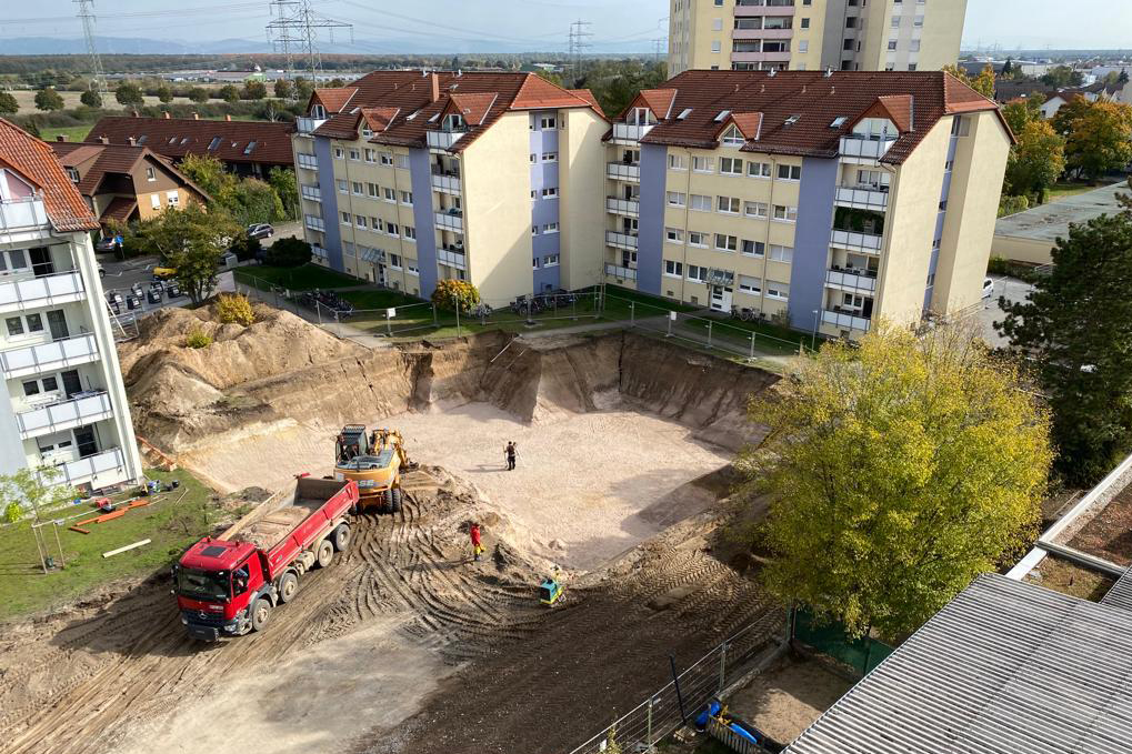 Baugrube fast fertig ausgehoben